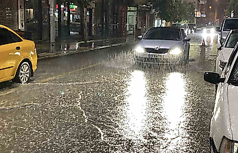 Elazığ'da Sağanak Yağış Devam Ediyor
