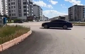 Elazığ'da Plakasını Gizleyip Drift Attı