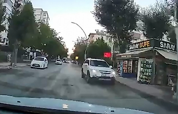Elazığ'da Trafiği Tehlikeye Atan Sürücü Kamerada