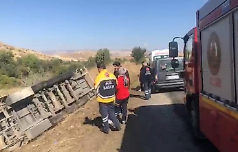 Elazığ'da Tır Şarampole Uçtu: 1 Kişi Yaralandı