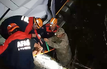Elazığ'da Tır Şarampole Uçtu: 2 Yaralı