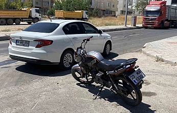 Elazığ'da İki Araç Çarpıştı: 1 Kişi Yaralandı