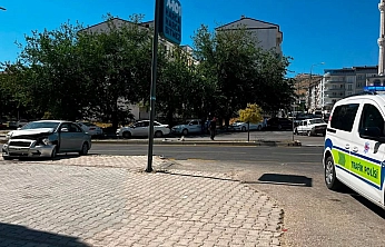 Elazığ'da Feci Kaza: 3 Kişi Yaralandı