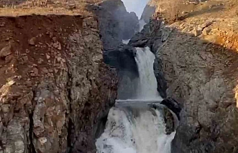 Elazığ'da Yağmur Sonrası Şelale Coştu