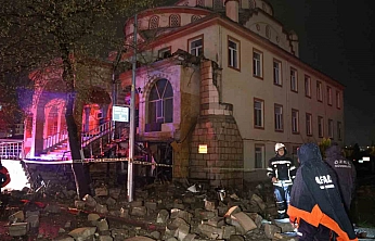 Elazığ'da Yıldırım Minareyi Yıktı