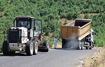 Elazığ'ın Köy Yollarında İyileştirme Çalışmaları Sürüyor