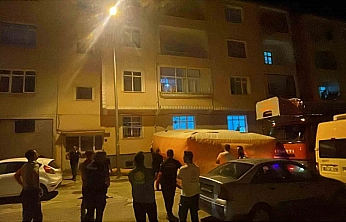 Balkondan Atlamak İsteyen Kişi Polisler Tarafından İkna Edildi
