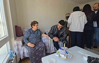Sağlıkçılar Kronik Hastaları Evlerinde Ziyaret Ediyor