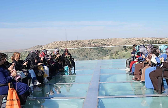 Harput'ta Manzara Eşliğinde Örgü Molası