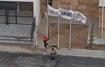 İki Küçük Yürekten Türk Bayrağına Büyük Vefa