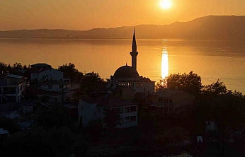Elazığ'da Büyüleyen Gün Batımı Kartpostallık Manzaralar Oluşturdu