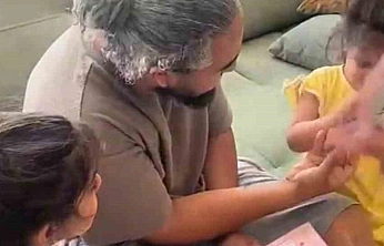 Baba Karneleri Karıştırdı, Ortaya Gülümseten Anlar Çıktı