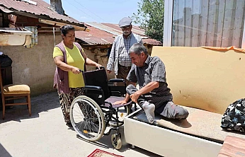 7 Yıldır Engelli Kayınbiraderine Şefkatle Bakıyor