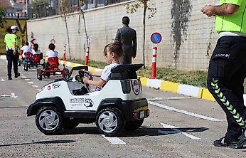 Miniklere Eğlenceli Trafik Eğitimi: Kuralları Uygulayarak Öğrendiler