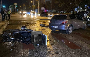 Elazığ'da Feci Kaza: Otomobil Direğe Çarptı, 5 Yaralı
