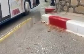 Otobüs Şoförüyle Kavga Etti, Şemsiyeyle Saldırdı