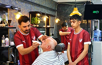 Play-Off Öncesi Anlamlı Destek: Esnaftan Bordo-Beyaz Jest