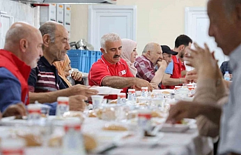 Türk Kızılay'dan Huzurevi Sakinlerine Gönülleri Isıtan Buluşma