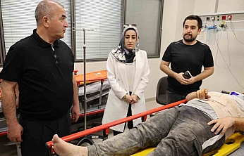 Vali Hatipoğlu'ndan Hastanedeki Yaralılara Ziyaret