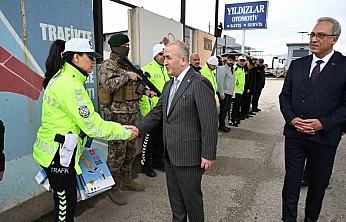 Vali Hatipoğlu, Uygulama Noktalarında Güvenlik Güçleri ve Vatandaşlarla Bayramlaştı