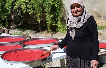 Elazığ'da Kış Hazırlığı Başladı: Salçalar Güneşte Olgunlaşıyor
