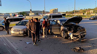 Elazığ'da Meydana Gelen Kazada 4 Kişi Yaralandı