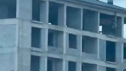 Elazığ'da İnşaatta Tehlikeli Anlar Kamerada