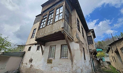 Elazığ'da Asırlık Konak Zamana Meydan Okuyor