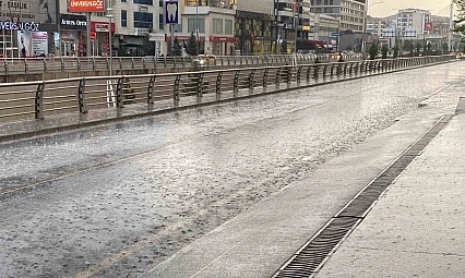 Elazığ'da Sağanak Yağış Hayatı Etkiledi