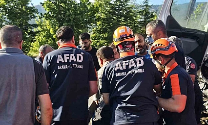 Kaza Sonrası Zamanla Yarış: Sürücü Araçtan Kurtarıldı