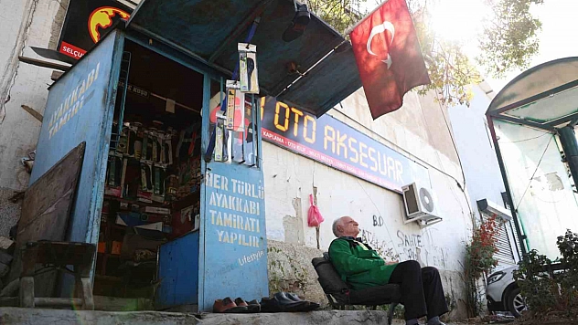 2 Metrekarede 45 Yıllık Ayakkabı Boyacılığı Hikayesi