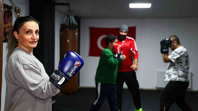 47 Yaşındaki Hemşire Anne, Çocuklarıyla Ringe Çıkarak Örnek Oldu