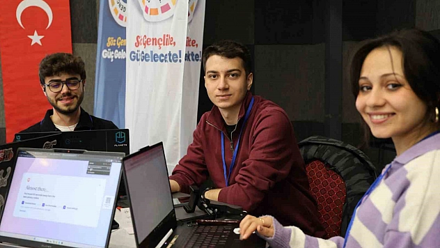 Gençler Türkiye'nin Uzay Hedefi İçin Elazığ'da