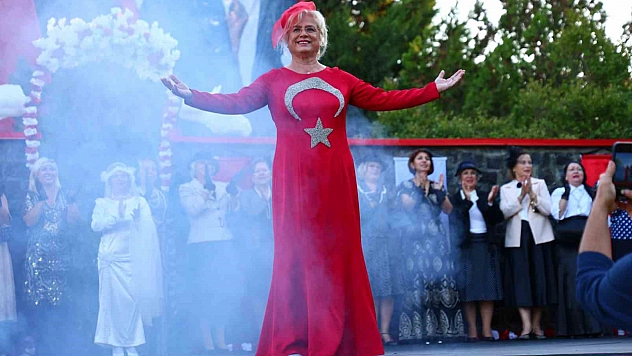 70 yaşından sonra podyuma çıkıp, Cumhuriyetin zarafetini sergilediler.