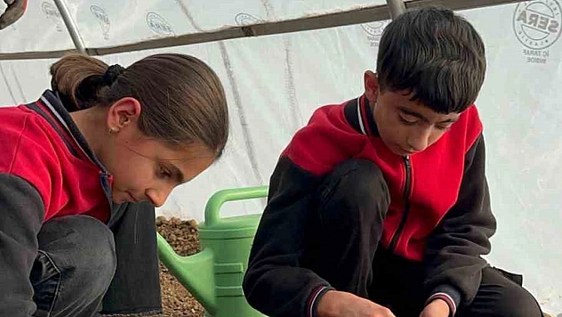 Arıcak'ta çocuklar toprakla buluştu.