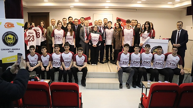 Başkan Alan'dan Öğrencilere Forma Jesti