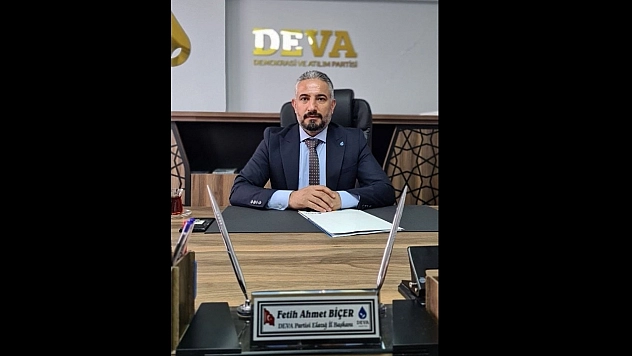 Başkan Biçer: 'Bayrak yere düşmez, düşürülemeyen bir milletin omuzlarında yükselir'