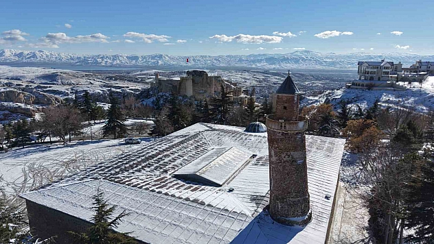 Beyaz gelinliğe bürünen Harput, havadan görüntülendi.