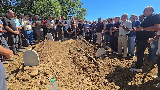 Cinayetin Kurbanı Olan Çift, Yan Yana Toprağa Verildi