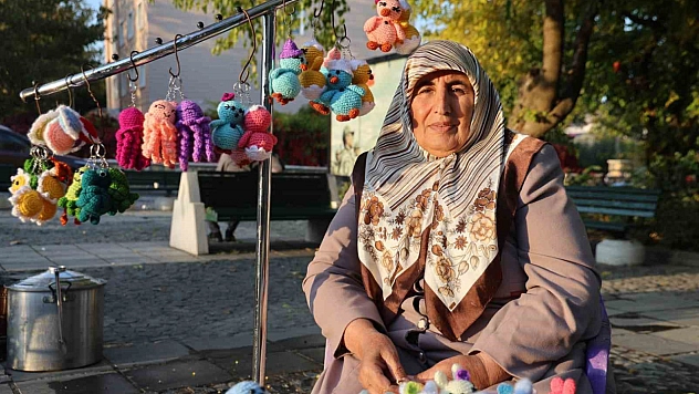 Deprem korkusu ve kanser hastalığını, amigurumi yaparak unutmaya çalışıyor