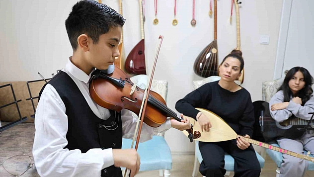 Depremin Yaralarını Müzikle Sardılar