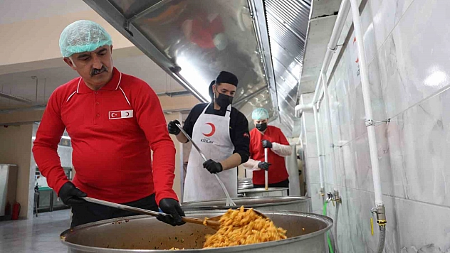 Yardımlaşma Sofrası: Dev Kazanlar Kaynıyor