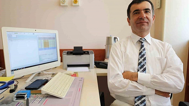 Doç. Dr. Özdemir, topuktan alınan kanın önemine vurgu yaptı.