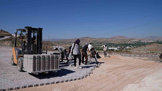 Elazığ Asri Mezarlıkta Kapsamlı Düzenleme Çalışmaları Devam Ediyor
