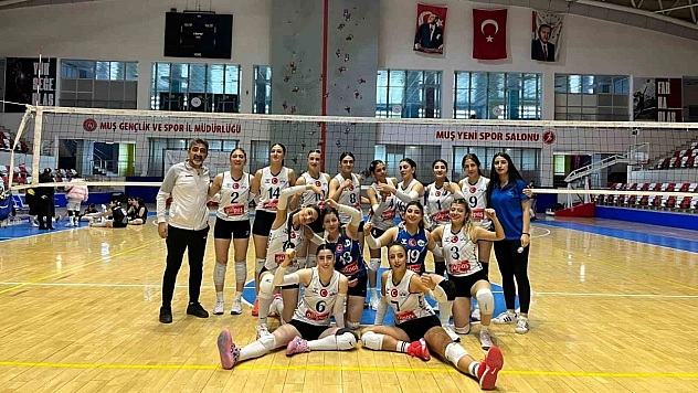 Elazığ Belediyespor Kadın Voleybol Takımı, deplasmandaki maçtan galibiyetle döndü.