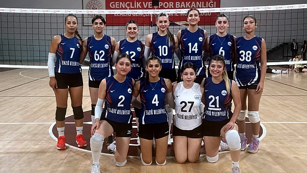 Elazığ Belediyespor Kadın Voleybol Takımı, galibiyetle sahadan ayrıldı.