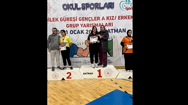 Elazığ, bilek güreşi müsabakalarında 3 madalya  kazandı
