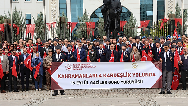 Elazığ'da Gaziler Günü Yürüyüşü
