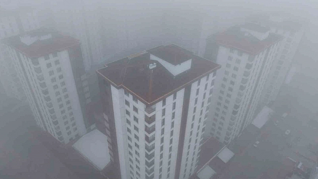 Elazığ'da 200 metre mesafeden itibaren şehir, yoğun sisin içinde kayboldu.