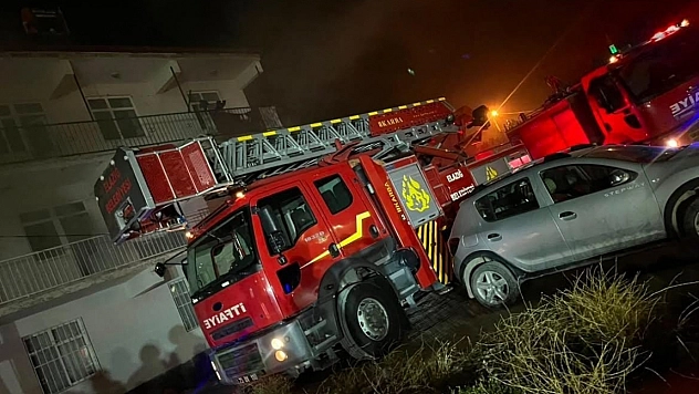Elazığ'da 3 Katlı Binada Korkutan Yangın